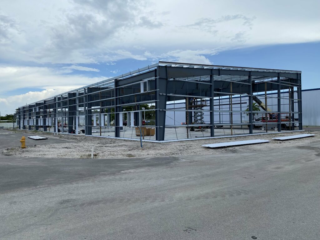 مقاول هناجر سندويش بانل الرياض